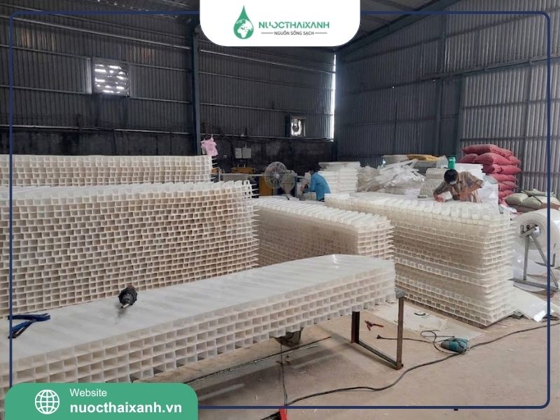 tấm lắng vách nghiêng