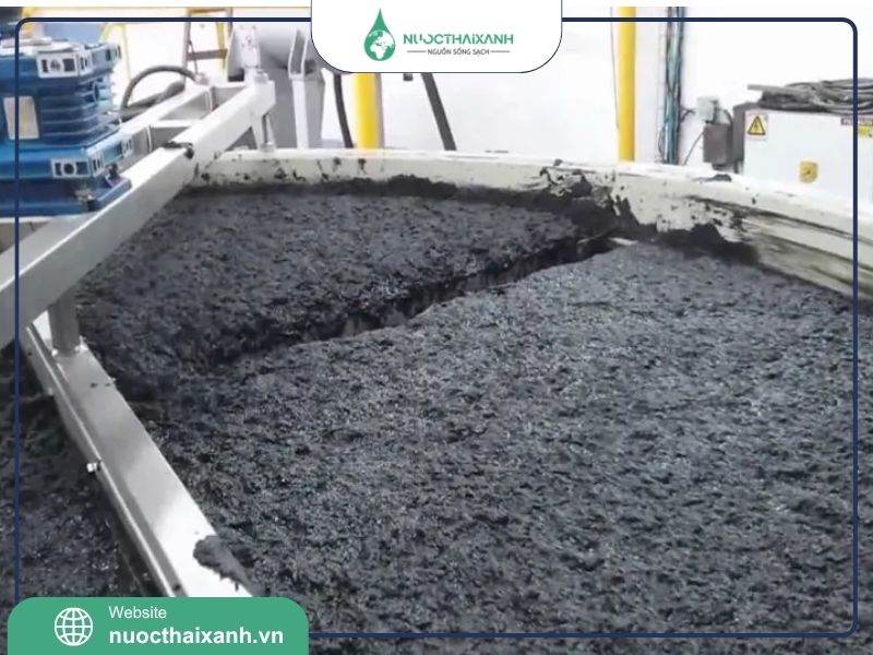 Bùn thải từ hệ thống xử lý nước thải